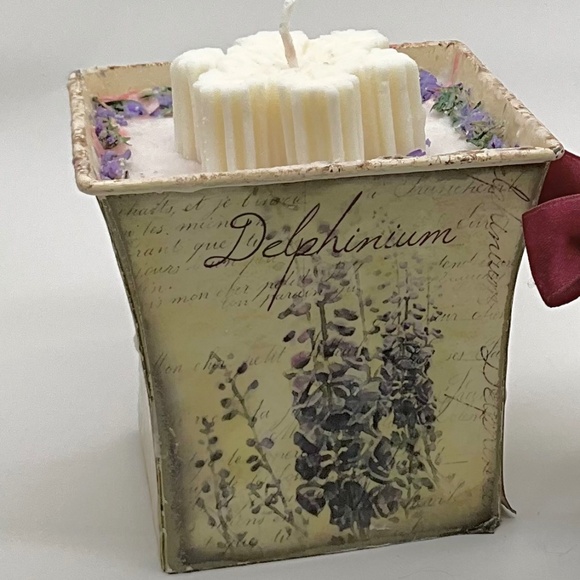 Soy Snowflake Lavender, & Dried Flowers Candle & Lemon/Lavender Body Scrub - Picture 3 of 5